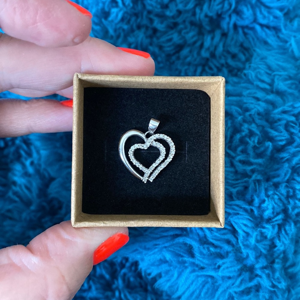 10k white gold heart pendant